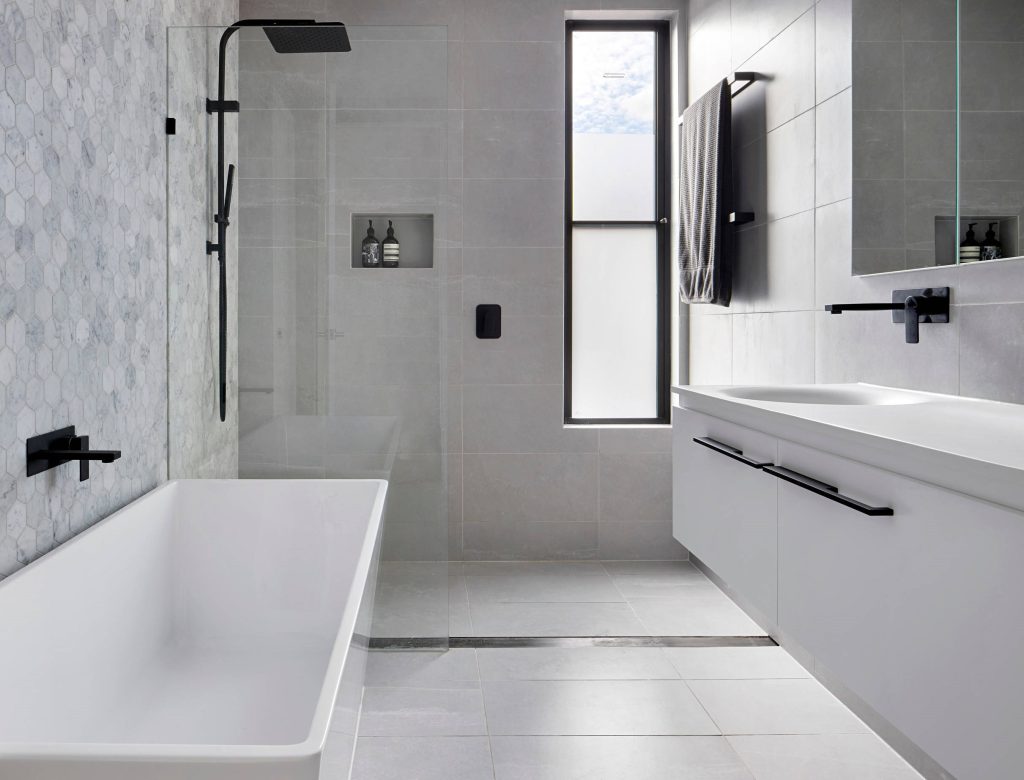 Как выбрать керамогранит для маленькой ванной комнаты визуальное увеличение пространства.